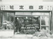 ���{���X